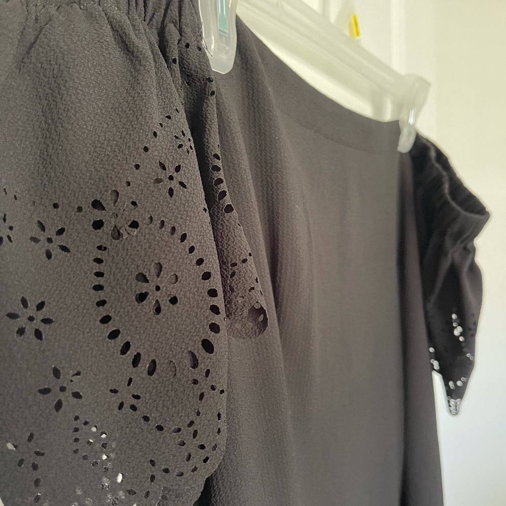 Elle Off-Shoulder Black Scalloped Dress